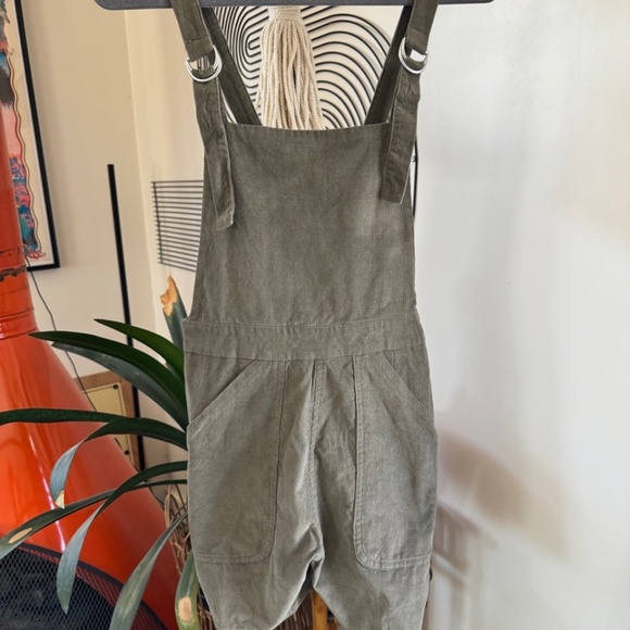 Loup Blair corduroy sage green shortalls - Picture 1 of 5